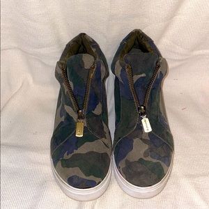 Camo wedge